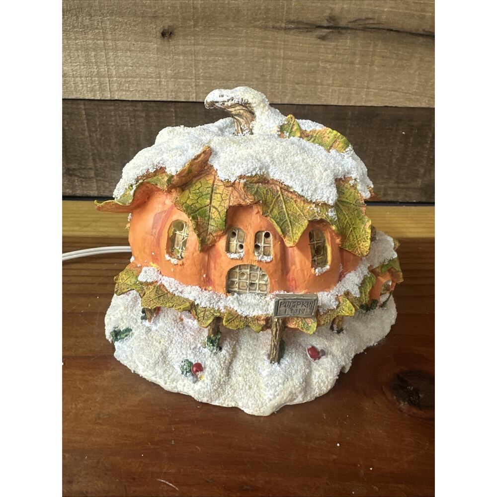 Charming Tails Pumpkin Inn Holly House Lighted Fall Village house Silvestri